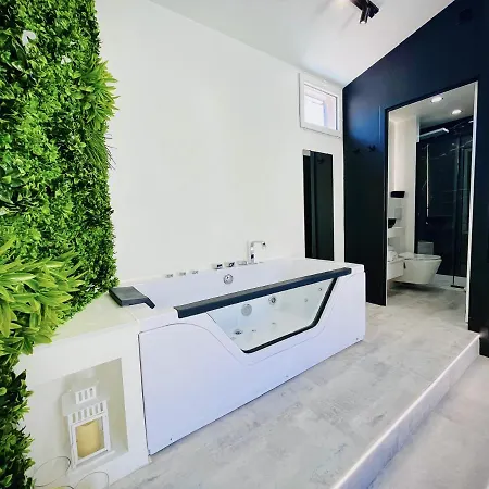 Suite In The City Avec Jacuzzi Privatif - Hyper Centre Montpellier Exterior photo