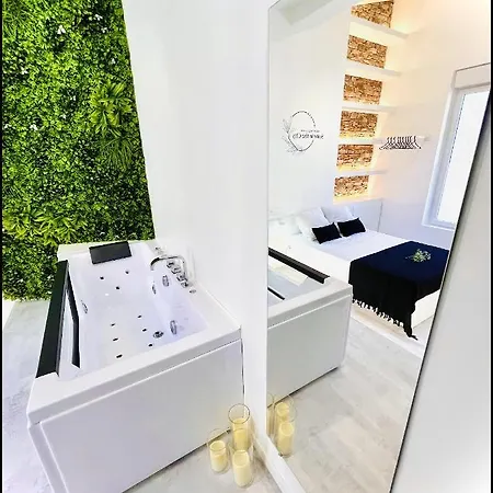 Suite In The City Avec Jacuzzi Privatif - Hyper Centre Montpellier Exterior photo
