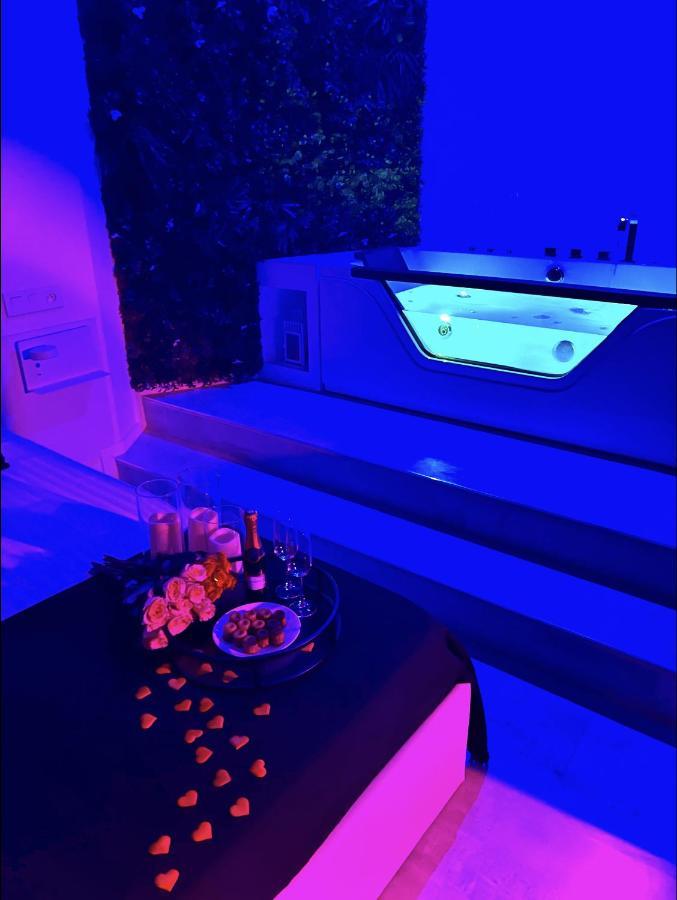 Apartment In The Avec Jacuzzi Privatif - Hyper Centre *