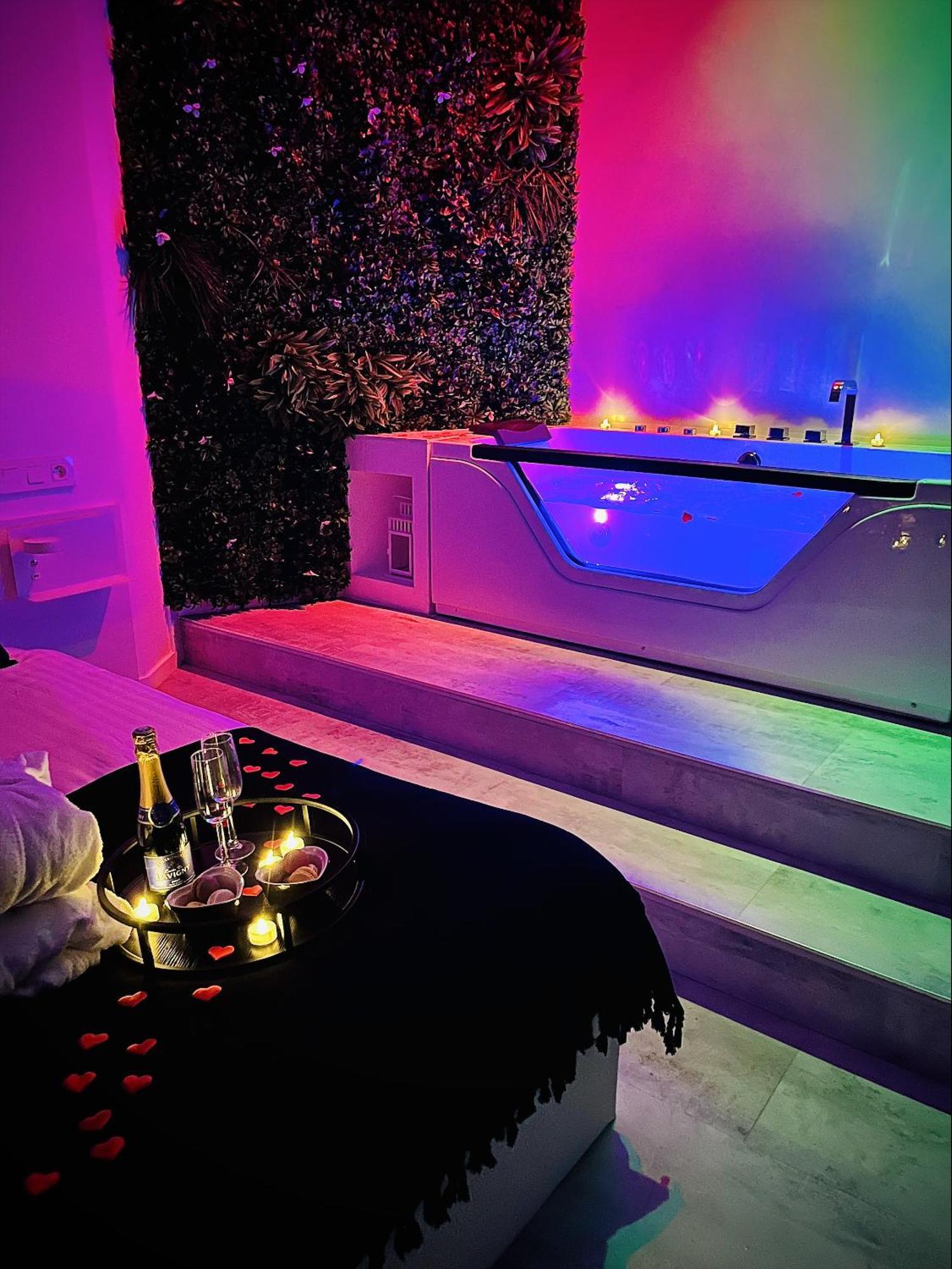 Apartment In The Avec Jacuzzi Privatif - Hyper Centre *