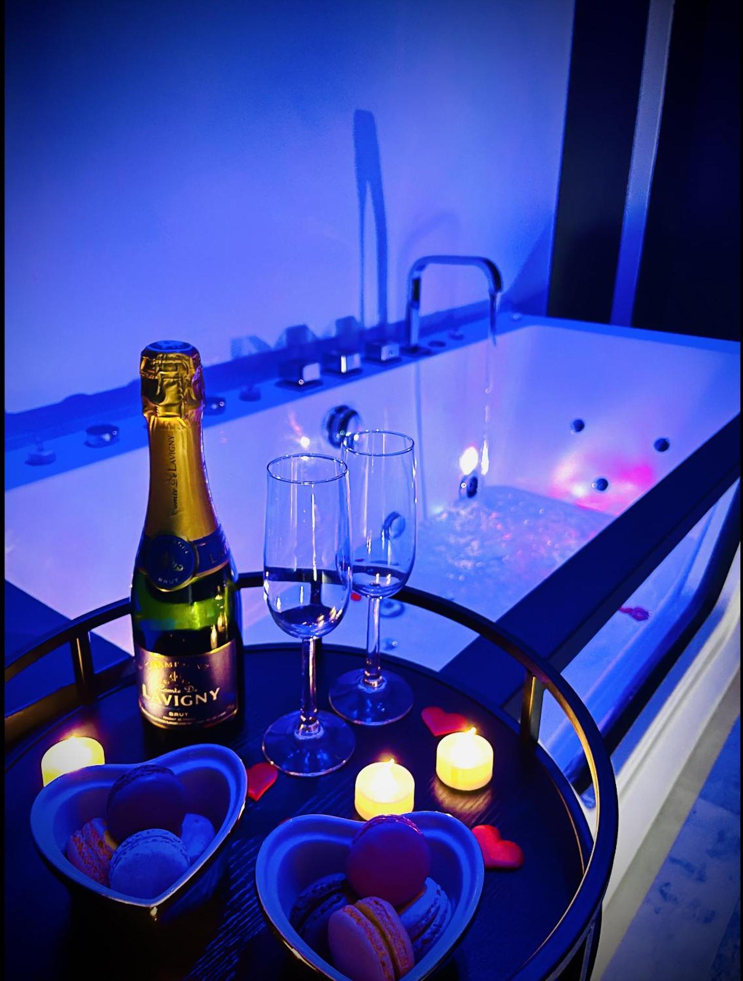 Apartment In The Avec Jacuzzi Privatif - Hyper Centre Montpellier